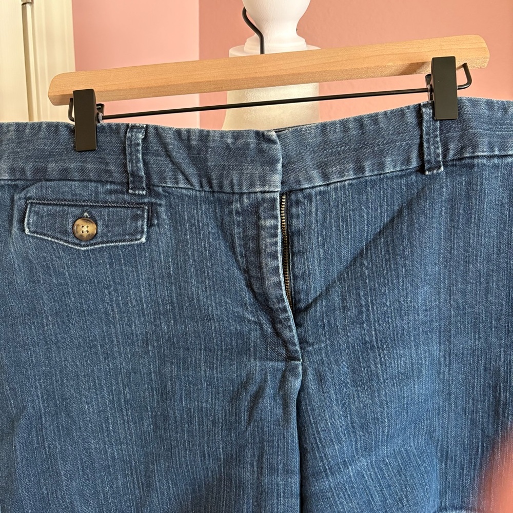 Ann Taylor Mid-Rise Dark Rinse Blue Denim Shorts size 16 - Picture 3 of 4